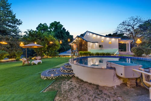 Crystal Farms | Pet-friendly 3-BHK Farmhouse with Private Pool, Bar, Garden & Elegant British Interiors | Close to Qutub Minar – 3 bedroom villa in Delhi NCR, Delhi