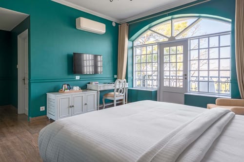 Hues @ The Mansion – 6 bedroom villa in Kasauli, Himachal Pradesh