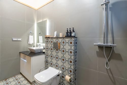 Sirmour Baag Merlot | Hillside Pet-friendly Cottage With Jacuzzi, Balcony & Restaurant