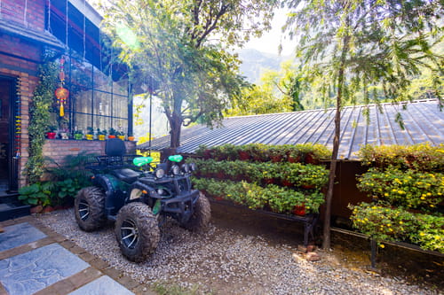 Granny’s Den | 1 Pet-friendly Artistic Hut With Shared Pool, Restaurant & Gazebo by the River – 1 bedroom villa in Dehradun, Uttarakhand