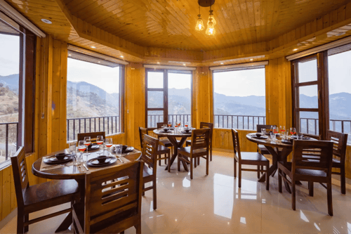 Pine Shadow Fuchsia | Hillside Retreat With Picturesque Balcony & Restaurant – 1 bedroom villa in Shimla, Himachal Pradesh