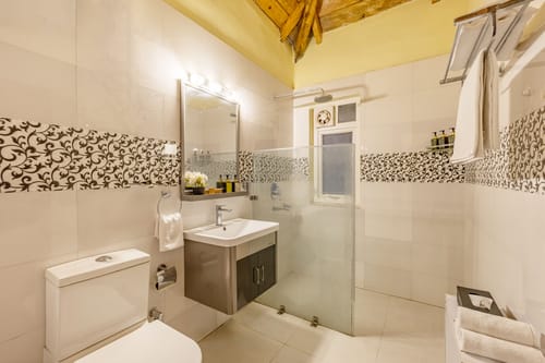 Silverstone | Hillside 6-BHK Getaway With Garden, Gaming Zone & Lounge Area