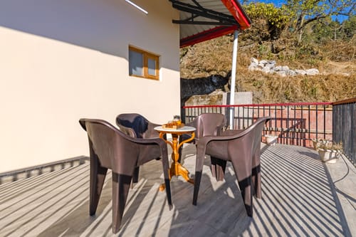Vyasa Resorts | 2-BHK Duplex Cottage With Lounge Area, Balcony & Picturesque Hill Views| 5 mins From Mussorie Lake – 2 bedroom villa in Mussoorie, Uttarakhand