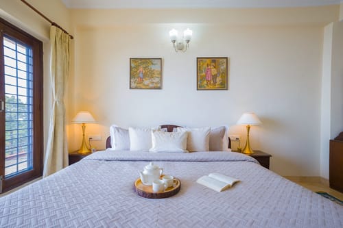 Pine View Cottage | Pet-friendly 3-BHK Himalayan Retreat with Scenic Sit-Out Areas