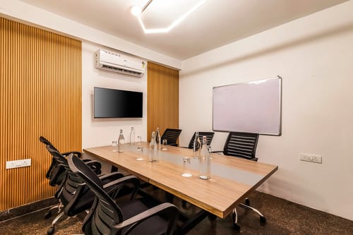 Liv Regalia Serviced Apartments | 1-BHK With Balcony with Restaurant, Lift, Gym & Conference Room | 1 km from Millennium City Centre – 1 bedroom villa in Delhi NCR, Delhi