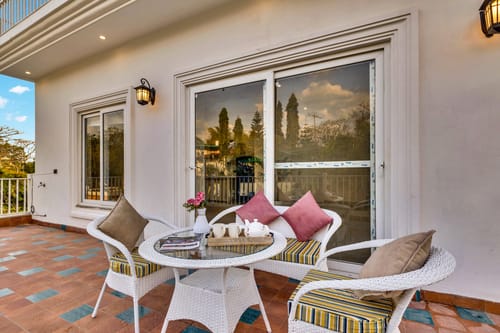 The Kimadi House | 4-BHK English-Style Villa With Rooftop, Pool & Mussoorie Views – 4 bedroom villa in Dehradun, Uttarakhand