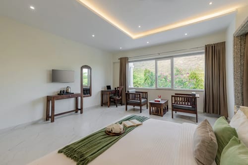 Kasturi Villa | 6-BHK Pet-Friendly Villa Near Sajjangarh Palace With Plunge Pool & Terrace – 6 bedroom villa in Udaipur, Rajasthan