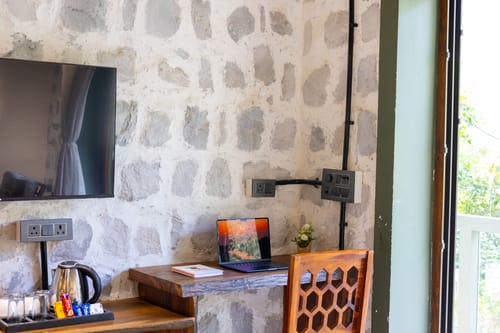 Granny’s Den | 1- Pet-friendly Suite With Jacuzzi, Shared Pool, Restaurant & Gazebo by the River