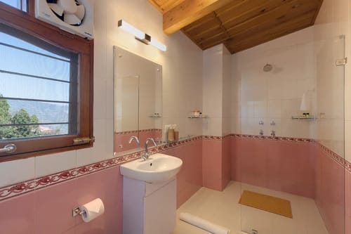 Lion's Den, Ramgarh – 6 bedroom villa in Nainital, Uttarakhand