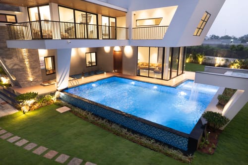 JD Beach Vacay | 4-BHK Oceanfront Beach Villa with Spacious Lawn, Ambient-Lit Bar & Private Beach Access – 4 bedroom villa in Chennai, Tamil Nadu