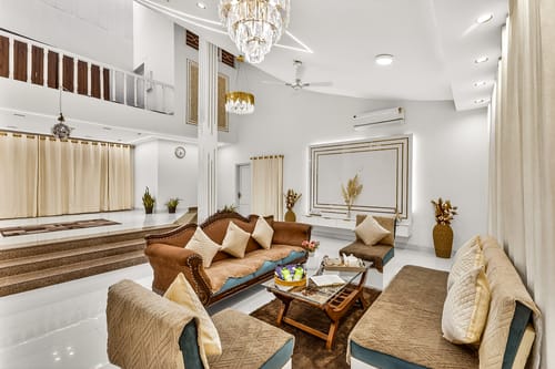 Crystal Farms | Pet-friendly 3-BHK Farmhouse with Private Pool, Bar, Garden & Elegant British Interiors | Close to Qutub Minar – 3 bedroom villa in Delhi NCR, Delhi