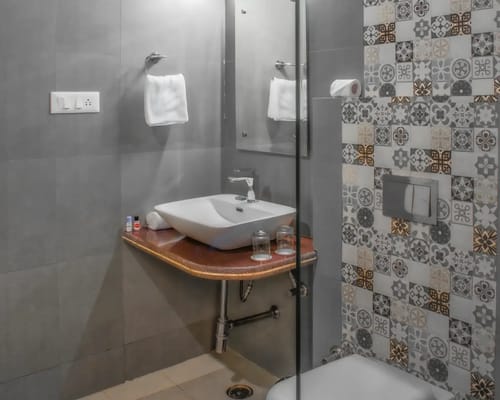 Stone Cottage | Mountain-view | Patio | Kufri – 1 bedroom villa in Shimla, Himachal Pradesh