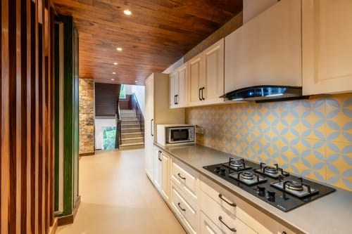 Shukrana 4BHK Luxury Retreat | Mall Road