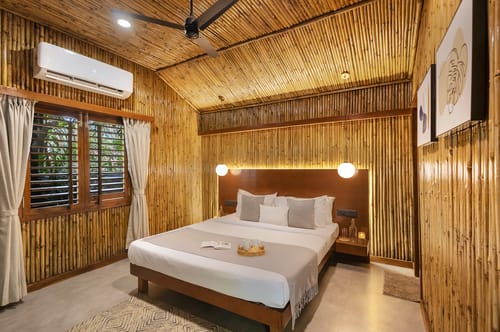 Timber Standard Suite | Pet-friendly Bamboo Cottage with Pvt Sit-Out Area & Shared Dining – 1 bedroom villa in Igatpuri, Maharashtra