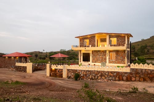Colonel Retreat | 3-BHK Hideaway with Private Pool & Gardens Near Ubeshwar Mahadev Temple – 3 bedroom villa in Udaipur, Rajasthan