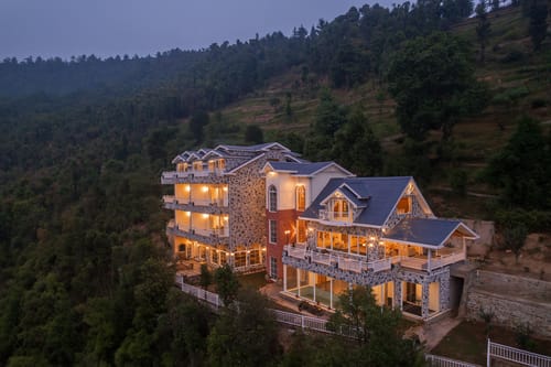 Summit @ The Mohru Estate - Chail w/ Heated Pool – 4 bedroom villa in Shimla, Himachal Pradesh