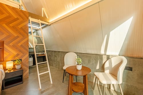 Inara Retreat | Pet-Friendly 1- Cottage with a Mezzanine Loft, Shared Pool, and Garden – 1 bedroom villa in Bengaluru, Karnataka