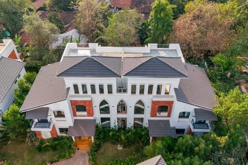 Laguna Aurelia | Luxe 4-BHK Villa Near Popular Beaches With Pvt Pool & Garden