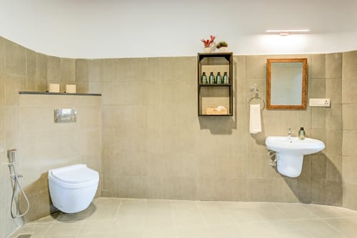 Urvi Grand Luxe Suite | Serene Farmstay With Garden, Common Pool & Dining Area – 1 bedroom villa in Bengaluru, Karnataka