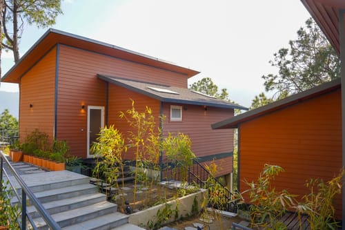 Sirmour Baag Merlot | Hillside Pet-friendly Cottage With Jacuzzi, Balcony & Restaurant