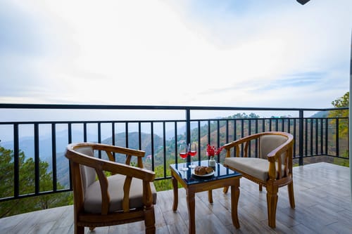 Archee’s Villa | 6-BHK property with gaming zone, attic, open dining and 360° mountain views – 6 bedroom villa in Kasauli, Himachal Pradesh