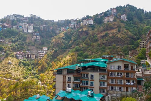 Cliff Vallis | Hill View 3-BHK Apartment with Balcony & Common Play Zone – 3 bedroom villa in Shimla, Himachal Pradesh