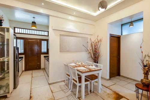 The Jazminn Earthroom | 3-BHK Pet-friendly Apartment with Shared Sit Out Area | Near Bengaluru Palace – 3 bedroom villa in Bengaluru, Karnataka