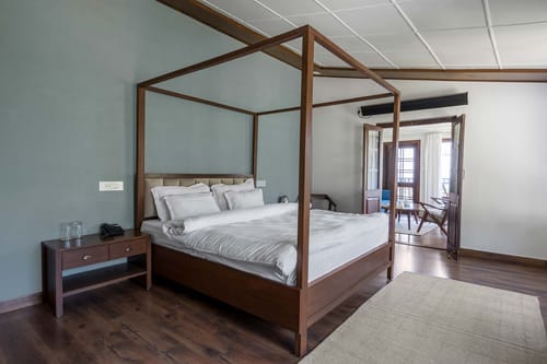Pine Estate w/ Complimentary Breakfast – 6 bedroom villa in Shimla, Himachal Pradesh