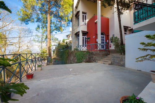 Mehar Villa | 3-BHK Hillside Retreat With Garden & Scenic Views – 3 bedroom villa in Kasauli, Himachal Pradesh