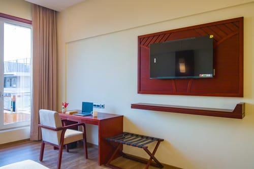 Eternal Oasis City View Suite | Elegant 1-Room Suite With Restaurant, Banquet Hall & Lift