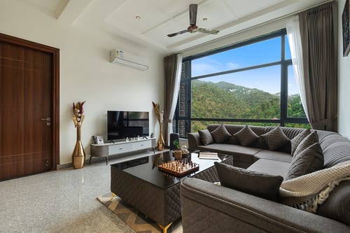 Panchvati Veloraa | Pet-friendly 3-BHK Apartment with Scenic Views & Outdoor Seating – 3 bedroom villa in Kasauli, Himachal Pradesh