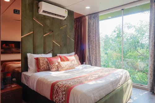 Kaimalgarh Farmstay | Pet–friendly 5-BHK Retreat With Pond, Private Pool, Gazebo & Garden