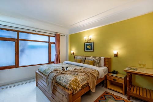 Meridian Oaks Estate | Lounge Areas | Outdoor Area With Hill Views – 1 bedroom villa in Shimla, Himachal Pradesh