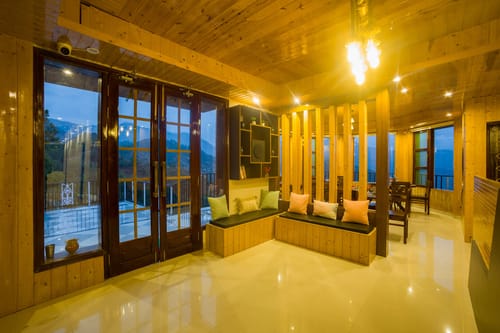Pine Shadow Fuchsia | Pet-friendly Hillside Retreat With Picturesque Balcony & Restaurant – 1 bedroom villa in Shimla, Himachal Pradesh