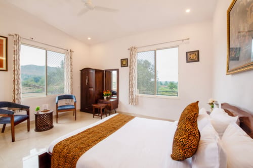 Colonel Retreat | 3-BHK Hideaway with Private Pool & Gardens Near Ubeshwar Mahadev Temple – 3 bedroom villa in Udaipur, Rajasthan