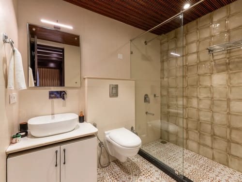 Shukrana 4BHK Luxury Retreat | Mall Road