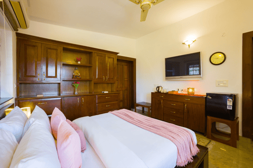 Farm Naturelle | Pet-friendly 3-BHK Farmhouse Near Jim Corbett With Garden, Terrace & Orchards 