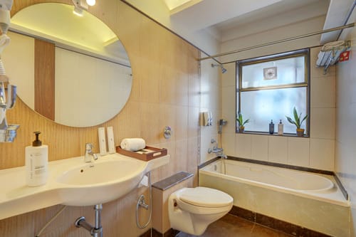 Adarsh Villa 1 | Elegant Pet-friendly 3-BHK Villa With Private Pool & Balcony – 3 bedroom villa in Lonavala, Maharashtra