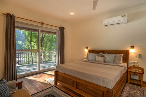 Shamrock Riverfront – 5 bedroom villa in Manali, Himachal pradesh