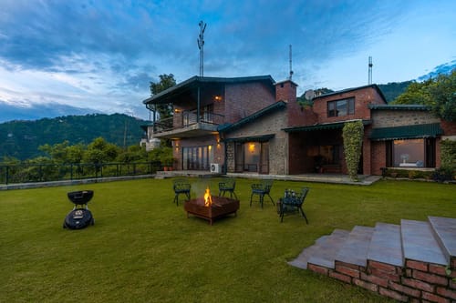 Horizon W/ Outdoor Pool – 4 bedroom villa in Kasauli, Himachal Pradesh