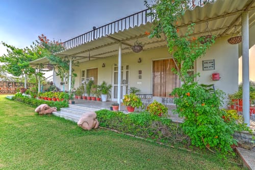 Aravale Farm | Pet-friendly 4-BHK Farmhouse With Private Pool, 2-Acre Lush Garden & Aravali Views – 4 bedroom villa in Delhi Ncr, Delhi