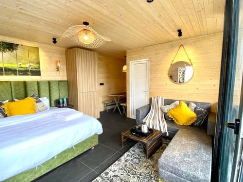 Retreat by The Kiana W/ Indoor Jacuzzi