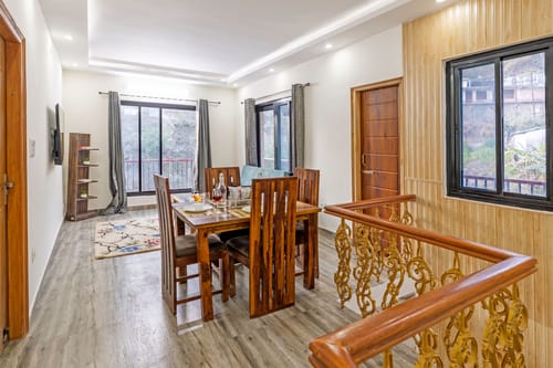 Vyasa Resorts | 2-BHK Duplex Cottage With Lounge Area, Balcony & Picturesque Hill Views| 5 mins From Mussorie Lake – 2 bedroom villa in Mussoorie, Uttarakhand