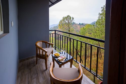 Archee’s Villa | 6-BHK property with gaming zone, attic, open dining and 360° mountain views – 6 bedroom villa in Kasauli, Himachal Pradesh