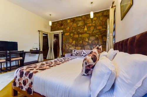 Lake and Hill | Pet-friendly 3-BHK Retreat With Private Pool, Garden, Gazebo & Majestic Aravali Views – 3 bedroom villa in Udaipur, Rajasthan