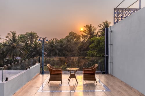 Goan Bliss Junior Suite | Spacious Boutique Suite with Living Room, Private Terrace, Shared Pool, Restro, Spa & Library – 1 bedroom villa in South Goa, Goa