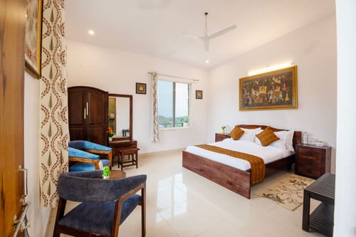 Colonel Retreat | 3-BHK Hideaway with Private Pool & Gardens Near Ubeshwar Mahadev Temple – 3 bedroom villa in Udaipur, Rajasthan