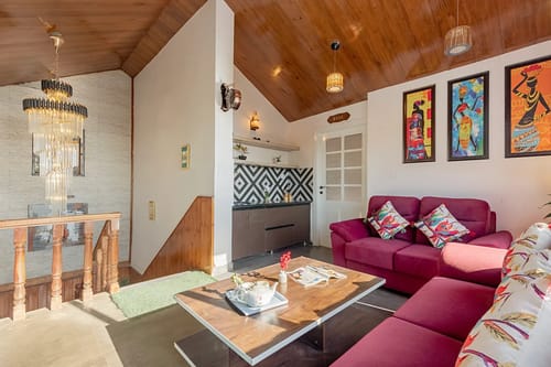 Evara | Serene Pet-friendly 4-BHK Hill Retreat With Balcony, Fireplace & Scenic Views – 4 bedroom villa in Mussoorie, Uttarakhand