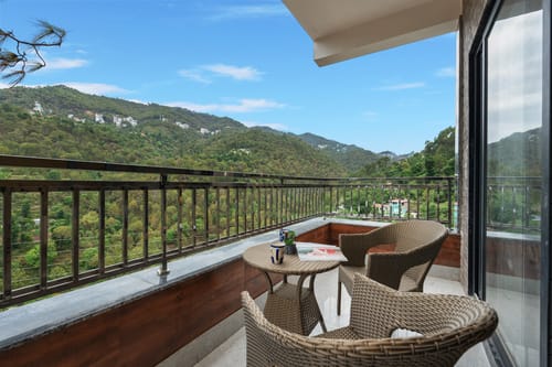Panchvati Veloraa | Pet-friendly 3-BHK Apartment with Scenic Views & Outdoor Seating – 3 bedroom villa in Kasauli, Himachal Pradesh