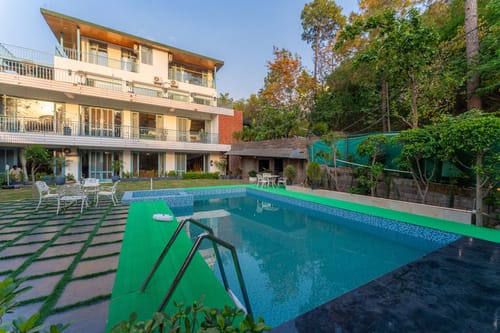 Utopia @ Aykon Estate w/ Outdoor Pool – 8 bedroom villa in Kasauli, Himachal Pradesh